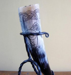 Drinking horn Raven with forged holder
