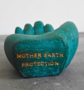 Gepolijste Seleniet Bol 12 cm met Mother Earth Protection houder
