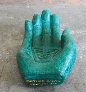 Gepolijste Seleniet Bol 12 cm met Mother Earth Protection houder