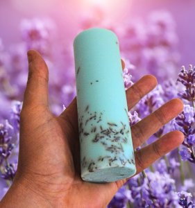 Handgemaakte natuurlijke kaars met lavendel – rust, kalmte en hoop