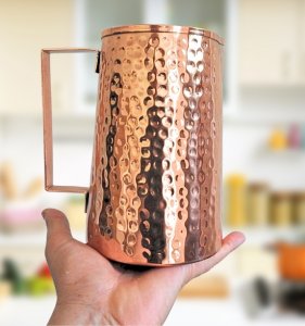 Koperen karaf met gehamerde afwerking (1,5 liter)