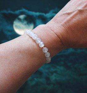 Maansteen armband – Gepolijste 8mm kralen uit India, spiritueel & stijlvol