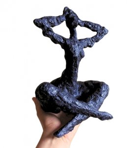 Mae sculptuur, abstract vrouwelijk beeld