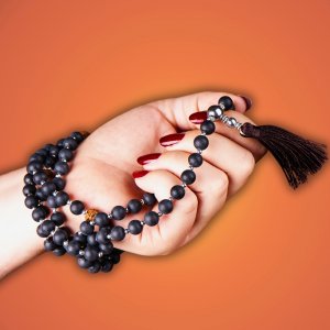 Mala van obsidiaan en rudraksha 108 kralen (elastisch)