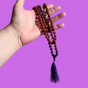 Mala van rudraksha en amethist met paarse tassel (108 kralen)