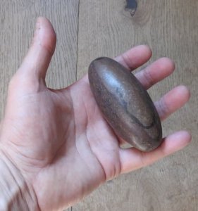 Shiv Lingam stone (9cm)