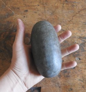 Shiv Lingam stone black (14cm)